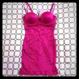 VS 💕 Power Figure Cupped Shaping Slip PINK 32C XS